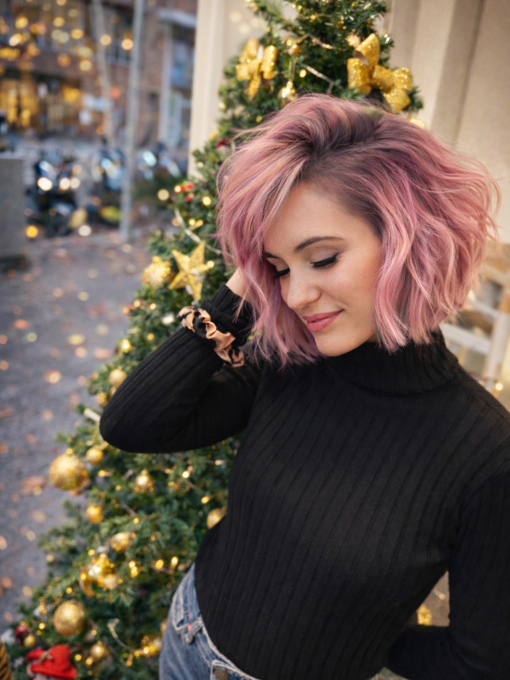 Chica con corte bob rosa en Jhon Salón Barcelona