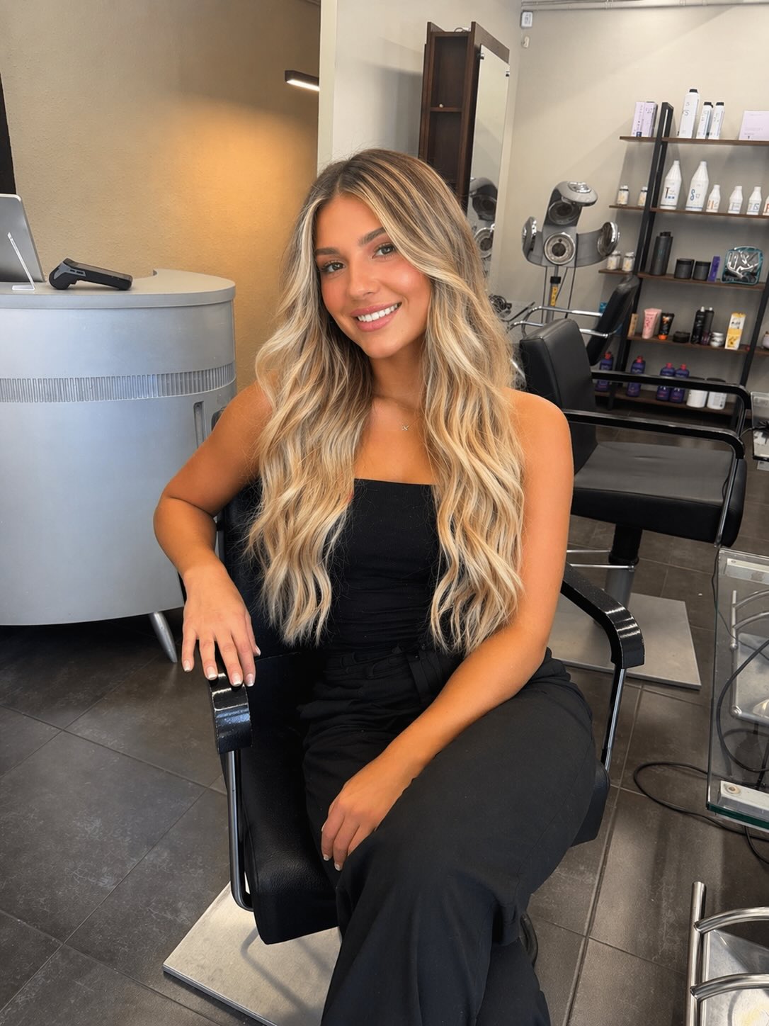 Melena rubia con balayage en Jhon Salón Barcelona